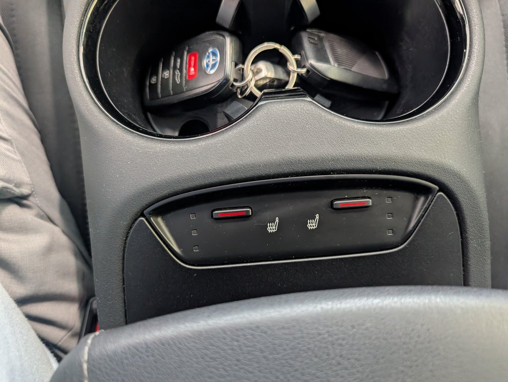 2022 Toyota Venza LE AWD in Magog, Quebec - 15 - w1024h768px