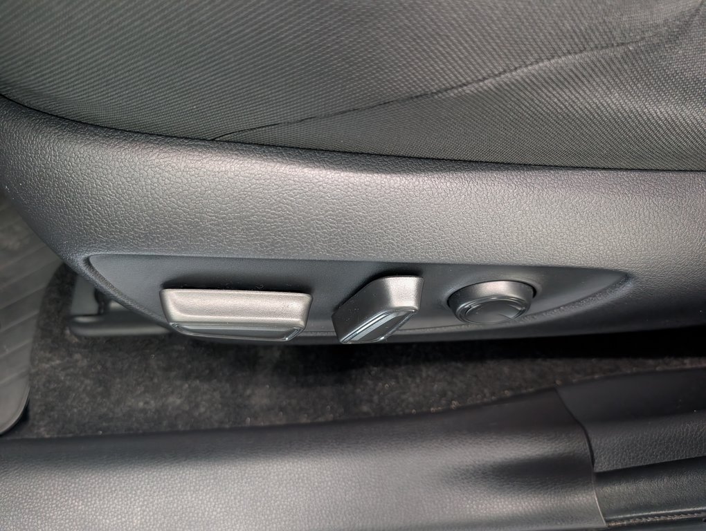 2022 Toyota Venza LE AWD in Magog, Quebec - 13 - w1024h768px