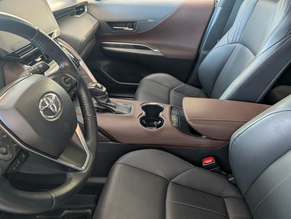 2024 Toyota Venza LIMITED AWD, in Magog, Quebec - 12 - w1024h768px