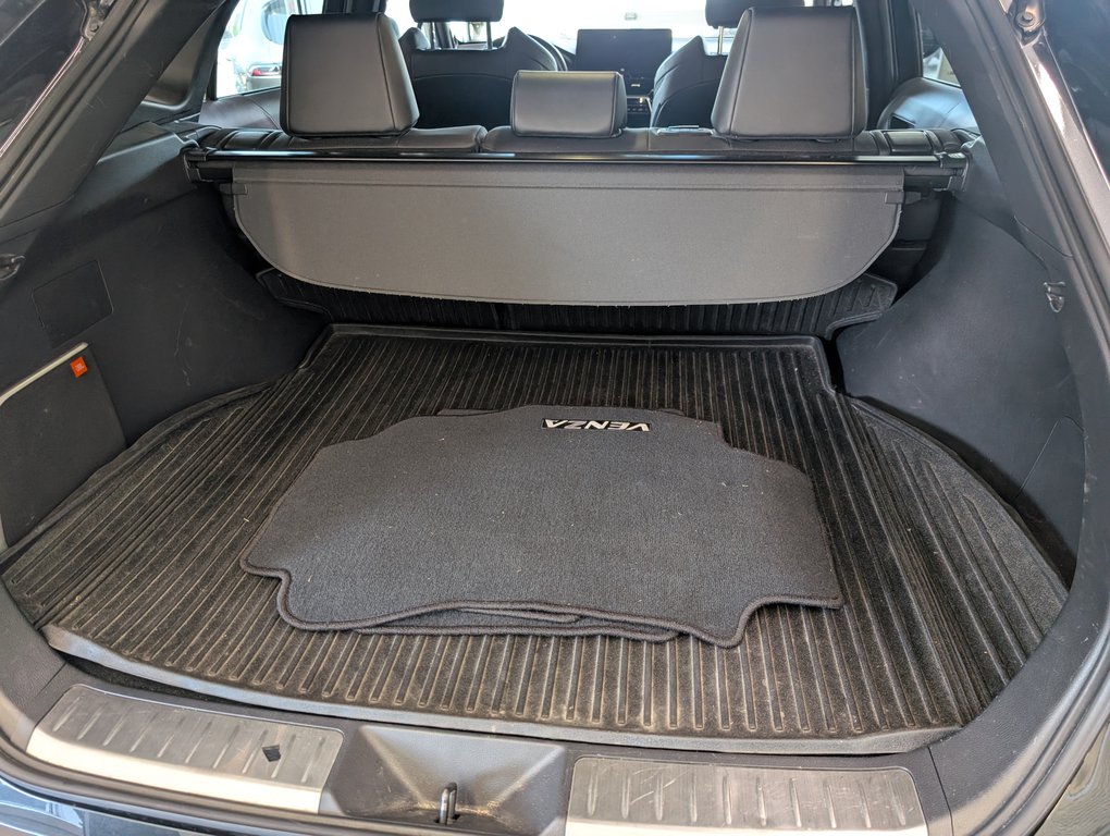 2024 Toyota Venza LIMITED AWD, in Magog, Quebec - 6 - w1024h768px
