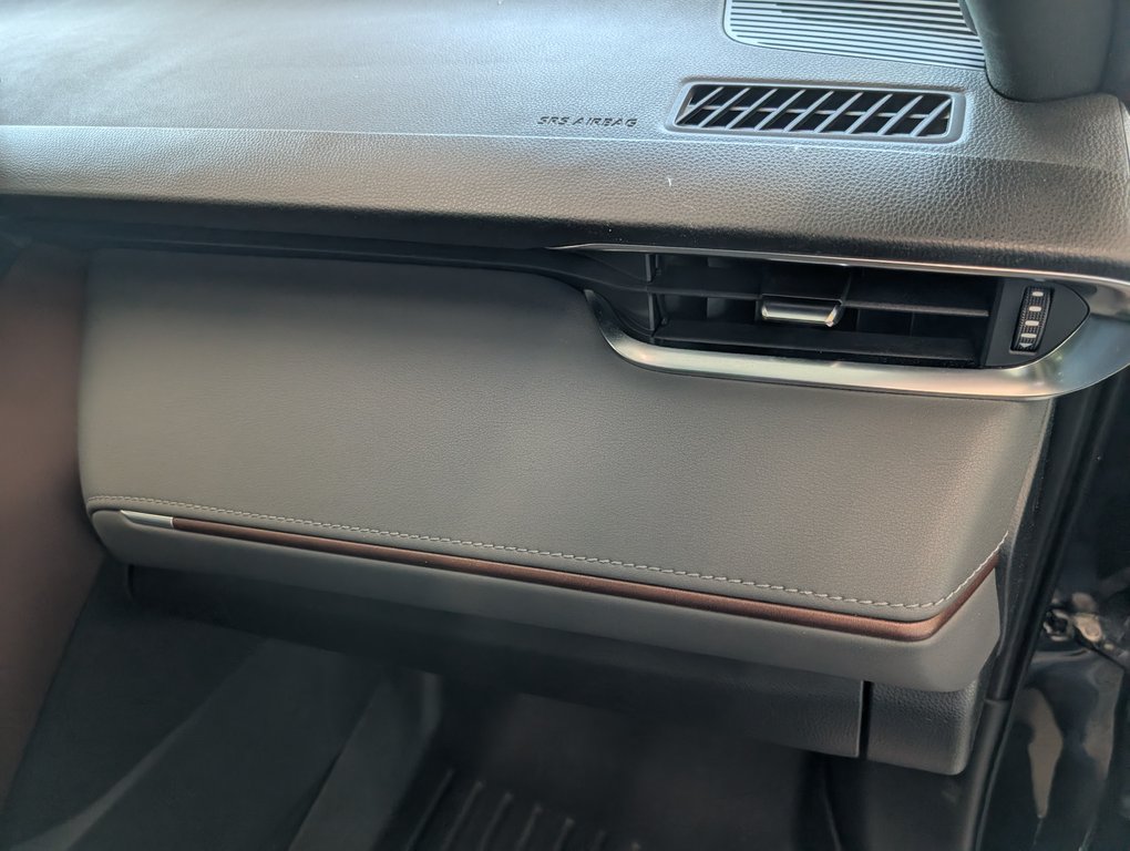 2024 Toyota Venza LIMITED AWD, in Magog, Quebec - 9 - w1024h768px