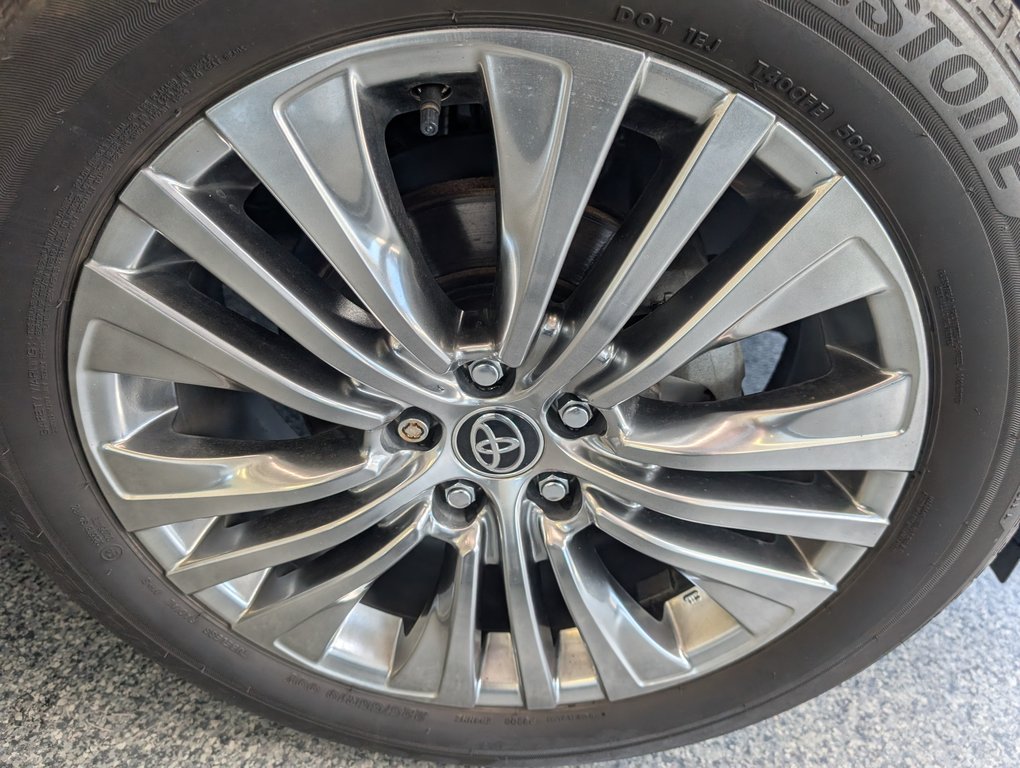 2024 Toyota Venza LIMITED AWD, in Magog, Quebec - 27 - w1024h768px