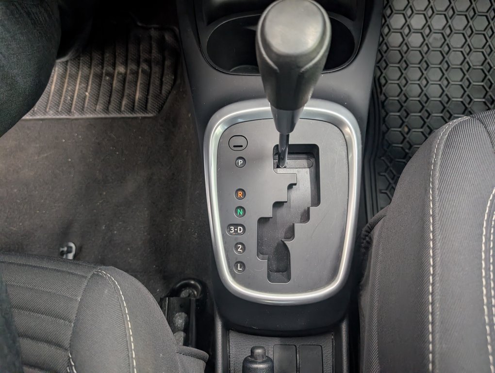 Toyota Yaris Hatchback LE, AUTOMATIQUE, A/C, 2018 à Magog, Québec - 13 - w1024h768px