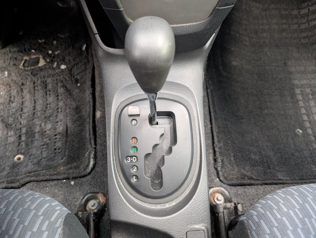 Toyota Yaris AUTOMATIQUE, 2009 à Magog, Québec - 12 - w1024h768px