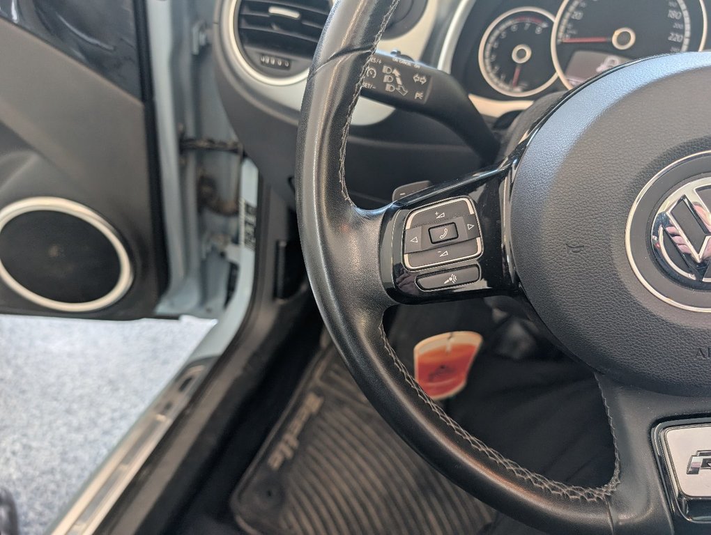 2015 Volkswagen Beetle Convertible Sportline, AUTOMATIQUE, in Magog, Quebec - 17 - w1024h768px