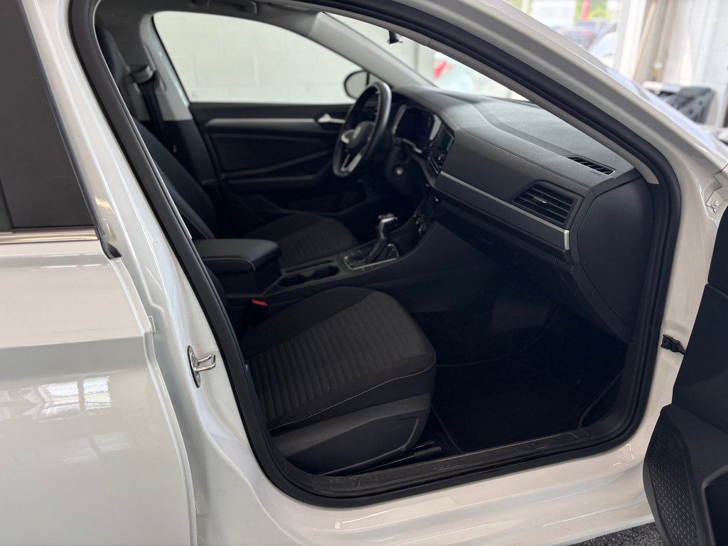 2023 Volkswagen Jetta Trendline in Magog, Quebec - 6 - w1024h768px
