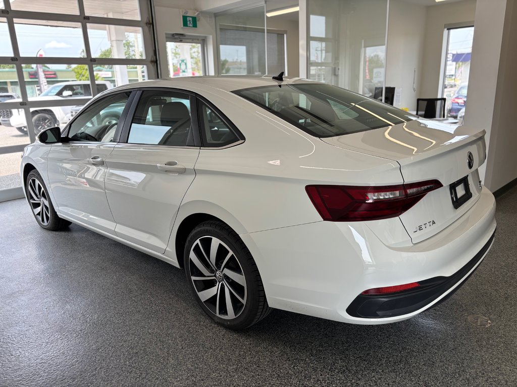 2023 Volkswagen Jetta Trendline in Magog, Quebec - 4 - w1024h768px