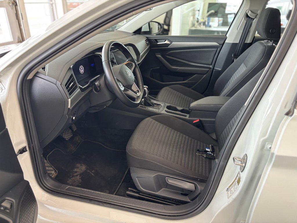 2023 Volkswagen Jetta Trendline in Magog, Quebec - 11 - w1024h768px