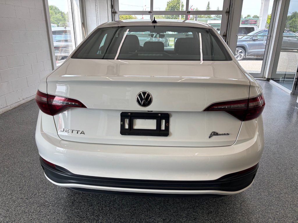 2023 Volkswagen Jetta Trendline in Magog, Quebec - 3 - w1024h768px
