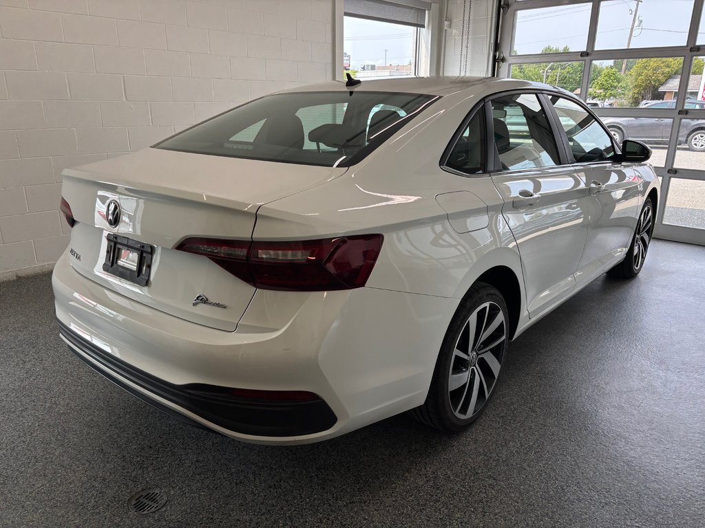 2023 Volkswagen Jetta Trendline in Magog, Quebec - 2 - w1024h768px