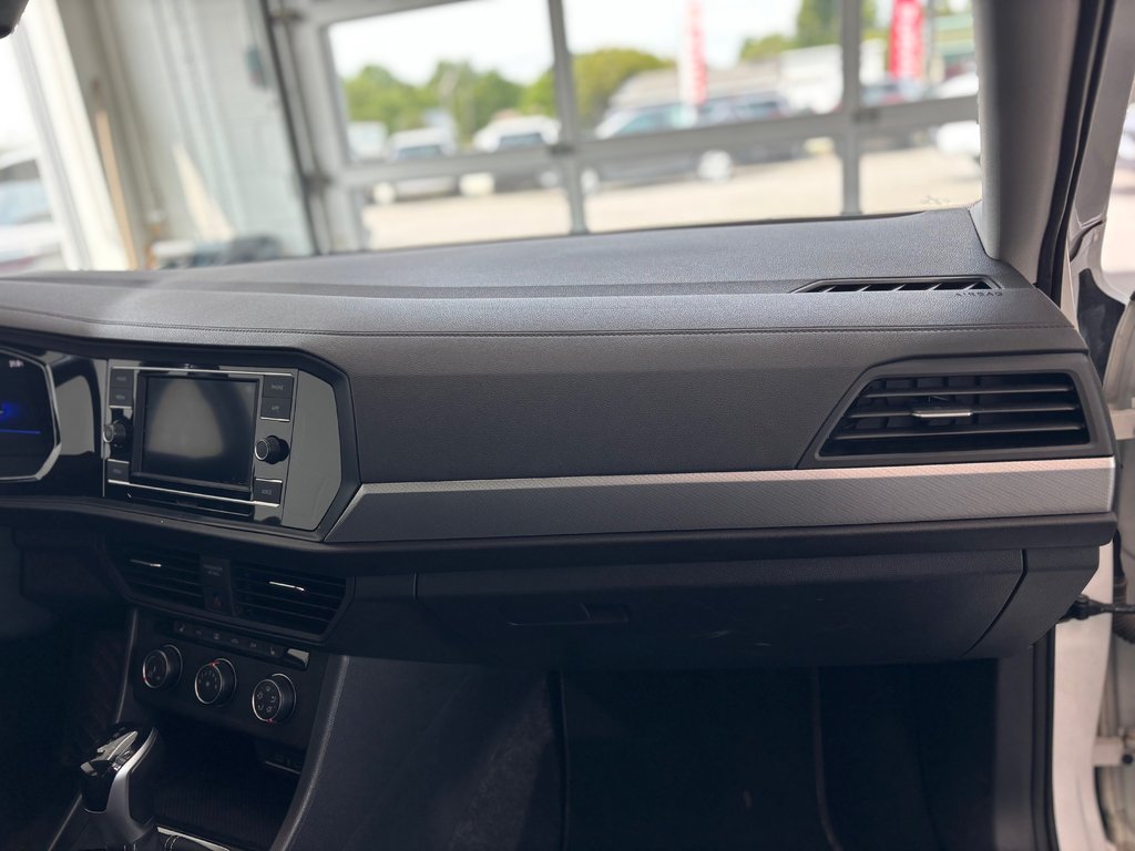 2023 Volkswagen Jetta Trendline in Magog, Quebec - 7 - w1024h768px