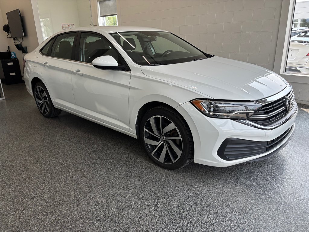 2023 Volkswagen Jetta Trendline in Magog, Quebec - 1 - w1024h768px