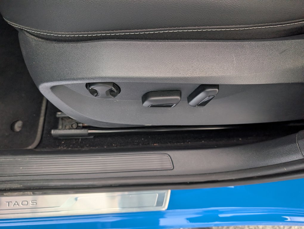2024 Volkswagen Taos Highline in Magog, Quebec - 10 - w1024h768px