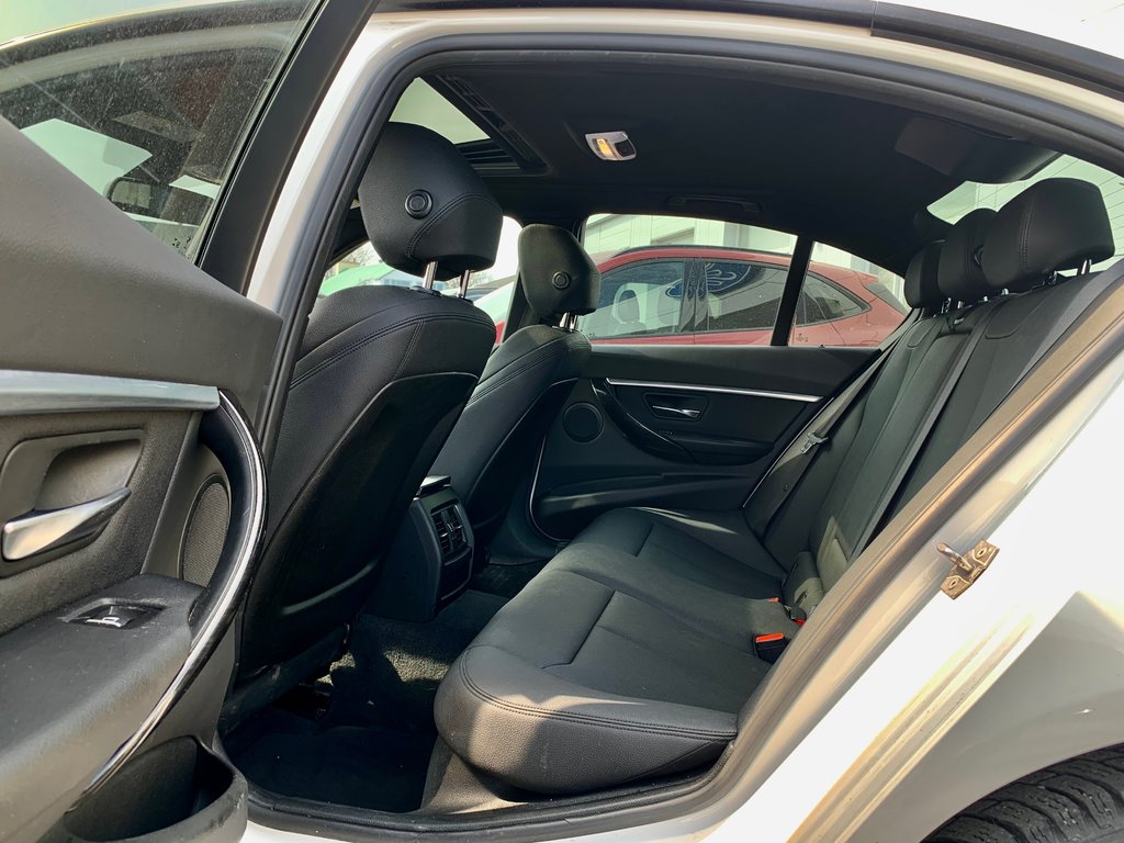 BMW 3 Series 330i xDrive 2018 à Matane, Québec - 17 - w1024h768px