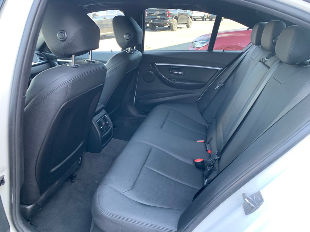 BMW 3 Series 330i xDrive 2018 à Matane, Québec - 9 - w1024h768px