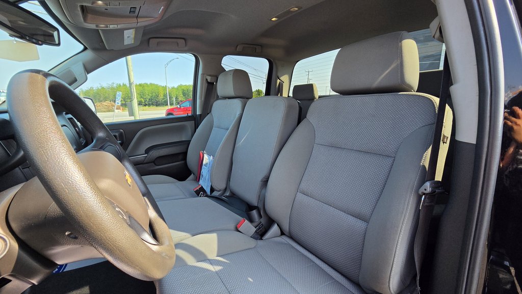 Chevrolet Silverado 1500 LD Custom 2019 à Matane, Québec - 15 - w1024h768px