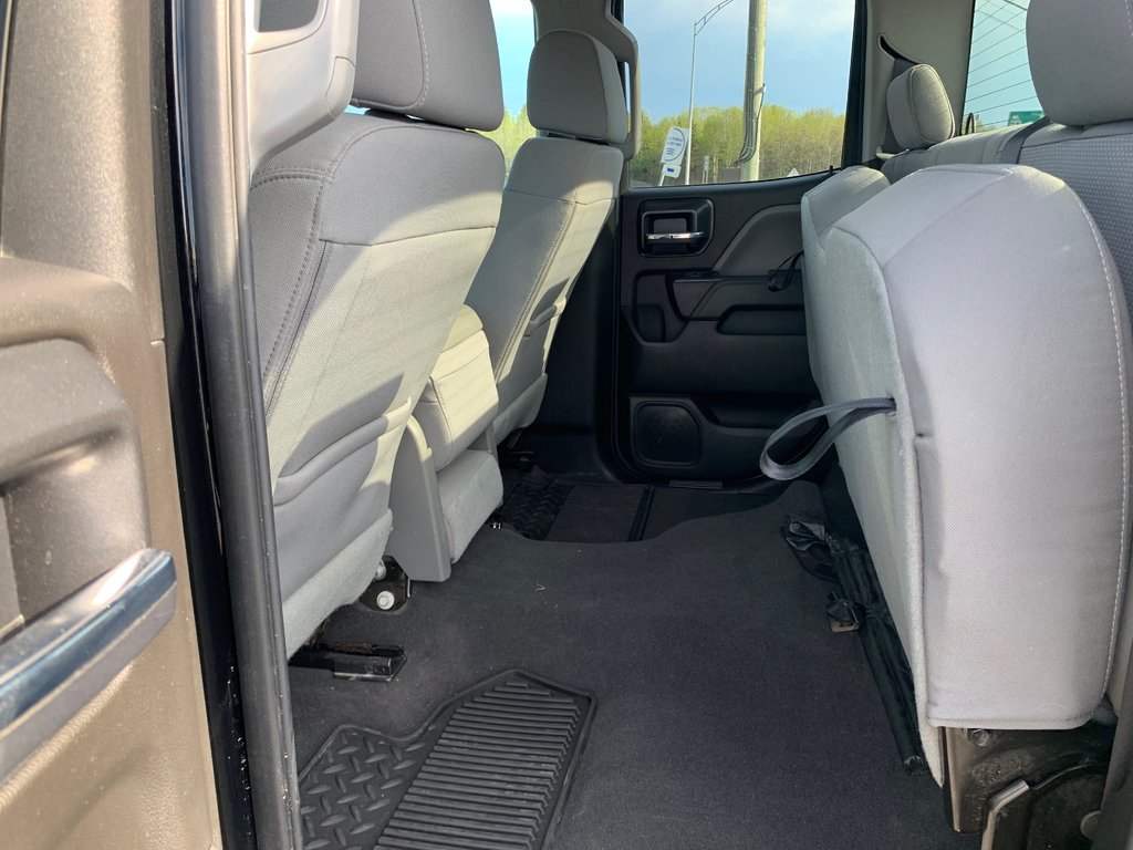 Chevrolet Silverado 1500 LD Custom 2019 à Matane, Québec - 13 - w1024h768px