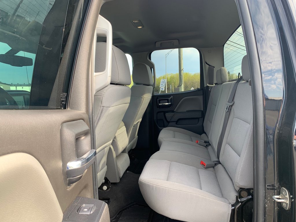 Chevrolet Silverado 1500 LD Custom 2019 à Matane, Québec - 12 - w1024h768px