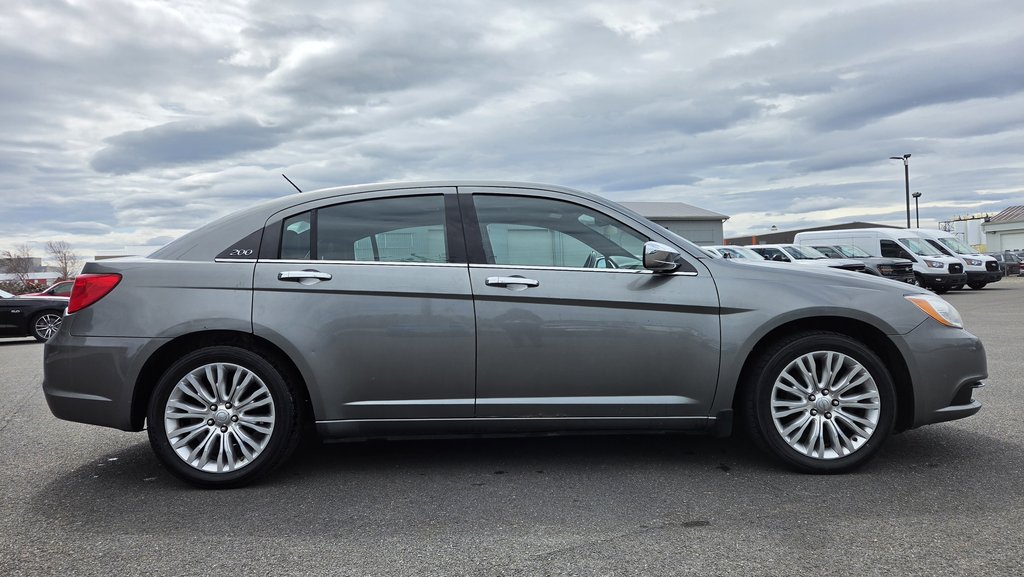 Chrysler 200 Limited 2013 à Matane, Québec - 3 - w1024h768px