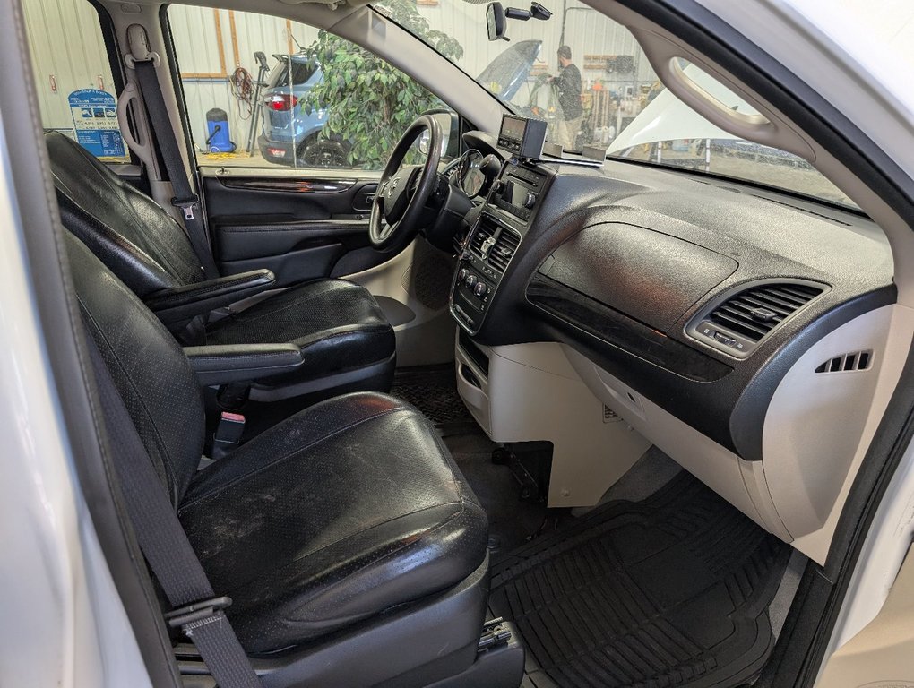 Dodge Grand Caravan SXT VERSION TRANSPORT ADAPTÉ 2014 à Matane, Québec - 7 - w1024h768px