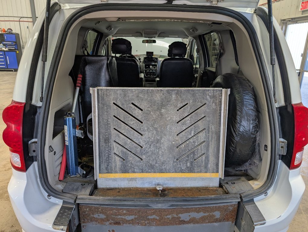 Dodge Grand Caravan SXT VERSION TRANSPORT ADAPTÉ 2014 à Matane, Québec - 10 - w1024h768px