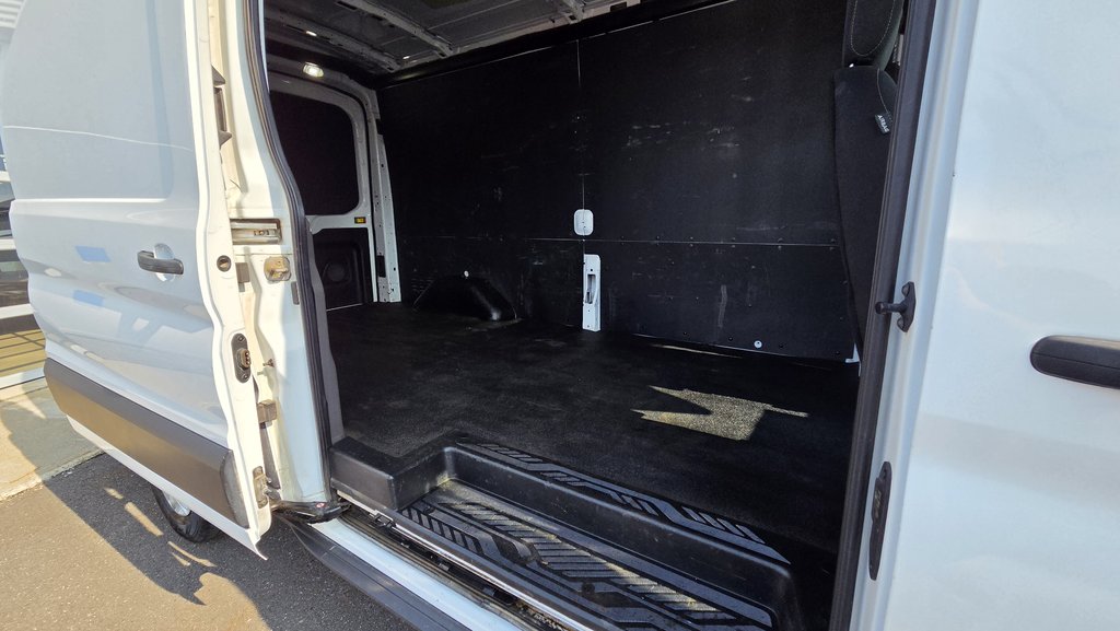 2022 Ford E-Transit Cargo Van Électrique TOIT MOYEN in Matane, Quebec - 7 - w1024h768px
