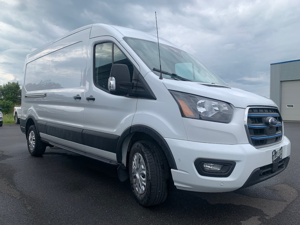 2022 Ford E-Transit Cargo Van Électrique TOIT MOYEN in Matane, Quebec - 2 - w1024h768px