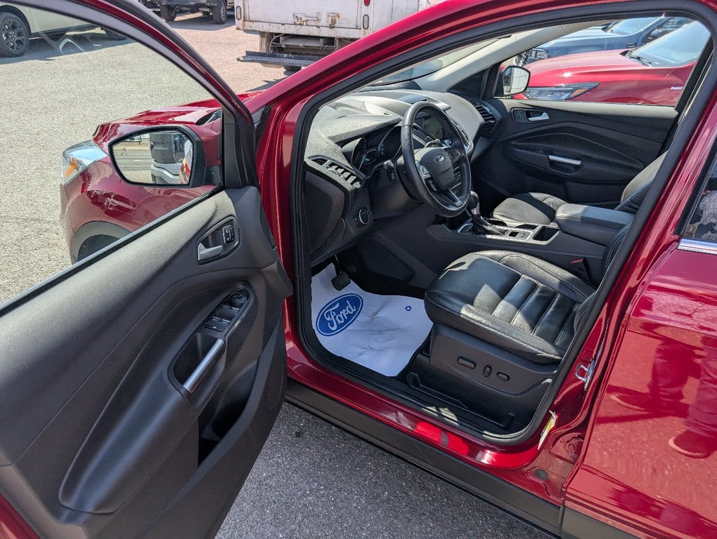 2017 Ford Escape Titanium 4WD   ENS. REMORQUAGE in Matane, Quebec - 4 - w1024h768px
