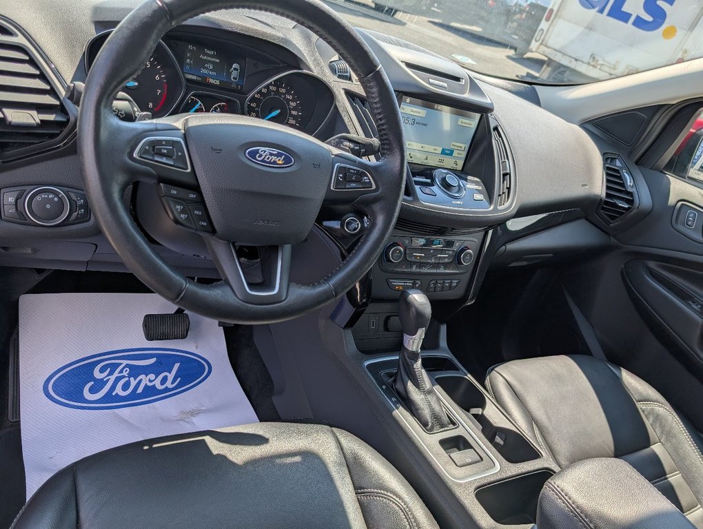 2017 Ford Escape Titanium 4WD   ENS. REMORQUAGE in Matane, Quebec - 7 - w1024h768px