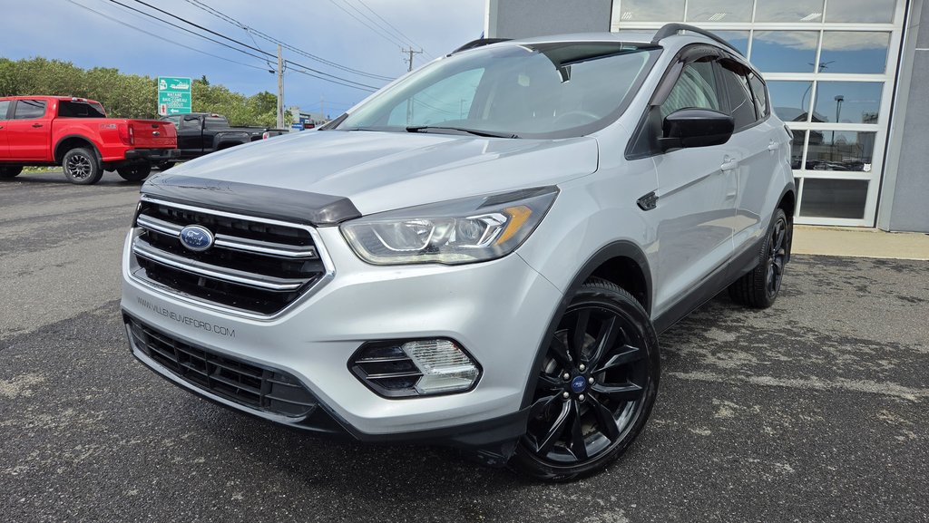 Ford Escape SE  AWD  ENSEMBLE DÉCOR NOIR 2018 à Matane, Québec - 1 - w1024h768px