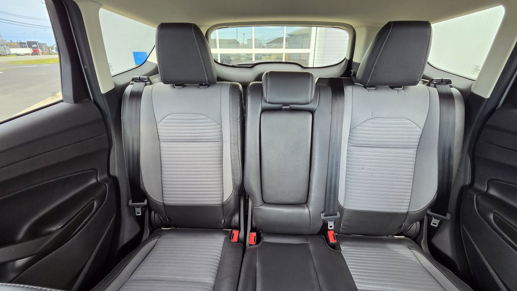 Ford Escape SE  AWD  ENSEMBLE DÉCOR NOIR 2018 à Matane, Québec - 19 - w1024h768px