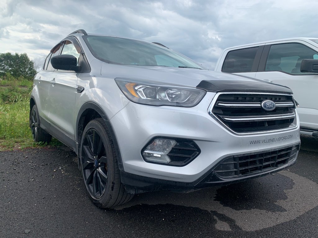 Ford Escape SE  AWD  ENSEMBLE DÉCOR NOIR 2018 à Matane, Québec - 2 - w1024h768px