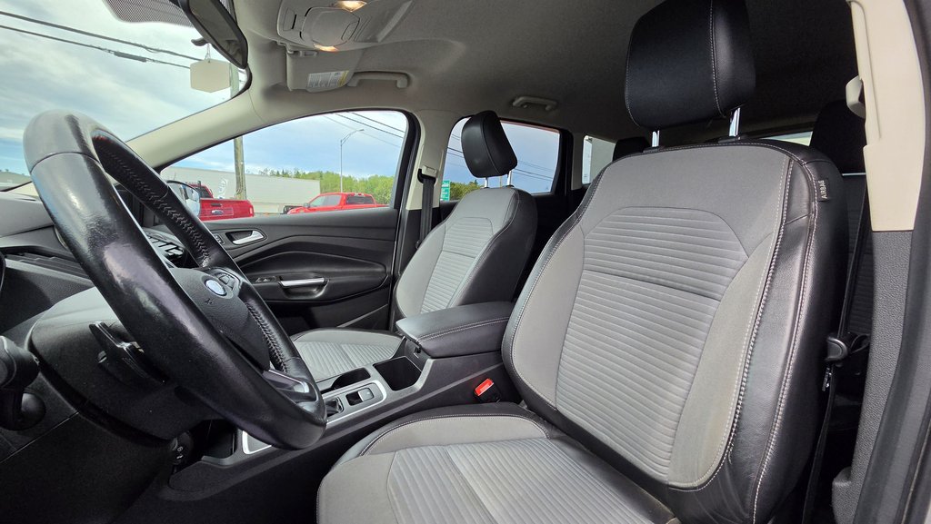 Ford Escape SE  AWD  ENSEMBLE DÉCOR NOIR 2018 à Matane, Québec - 14 - w1024h768px