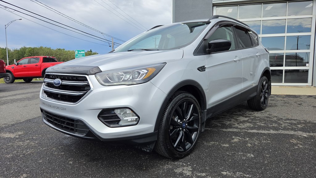 Ford Escape SE  AWD  ENSEMBLE DÉCOR NOIR 2018 à Matane, Québec - 10 - w1024h768px
