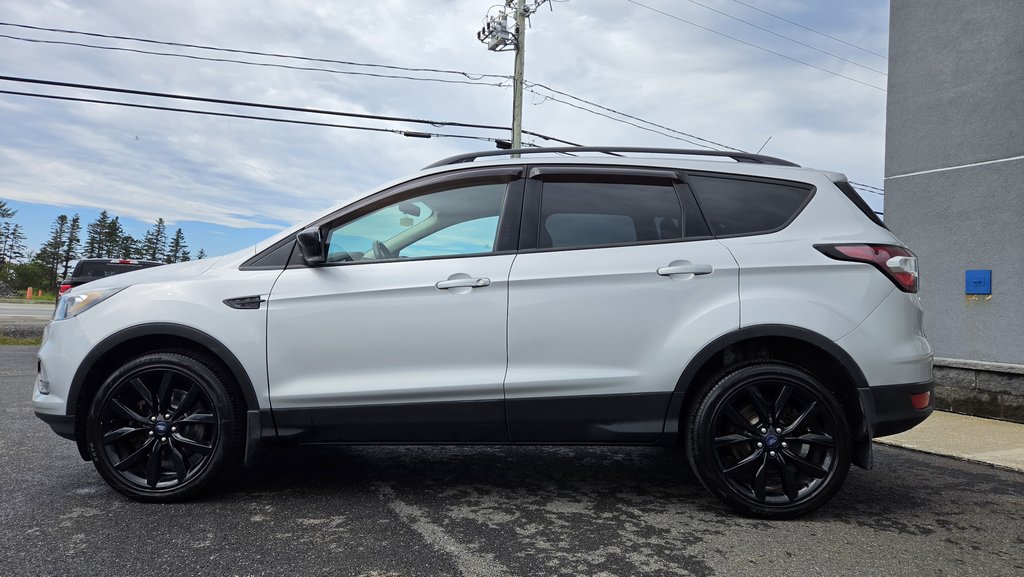 Ford Escape SE  AWD  ENSEMBLE DÉCOR NOIR 2018 à Matane, Québec - 9 - w1024h768px