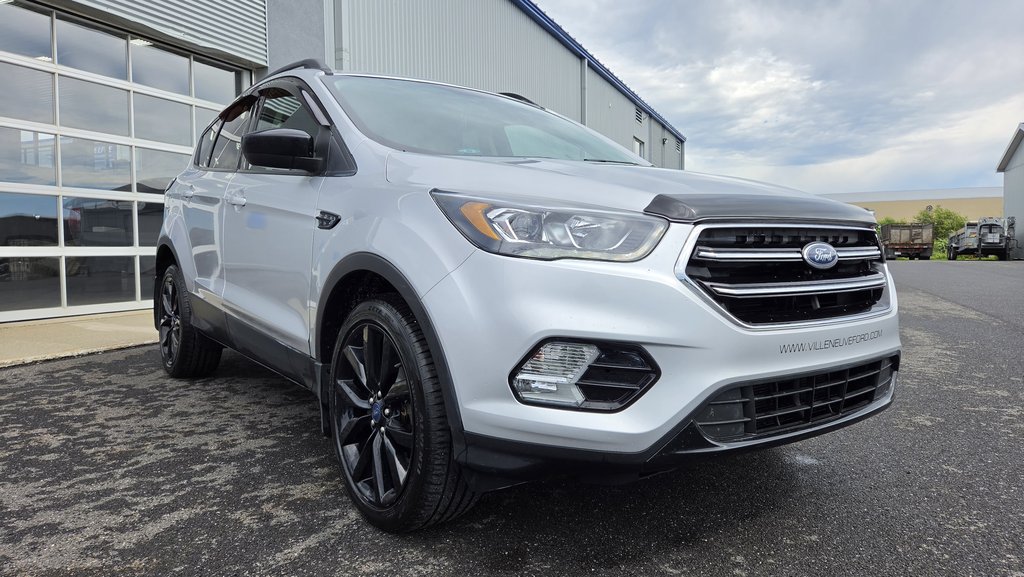 Ford Escape SE  AWD  ENSEMBLE DÉCOR NOIR 2018 à Matane, Québec - 3 - w1024h768px