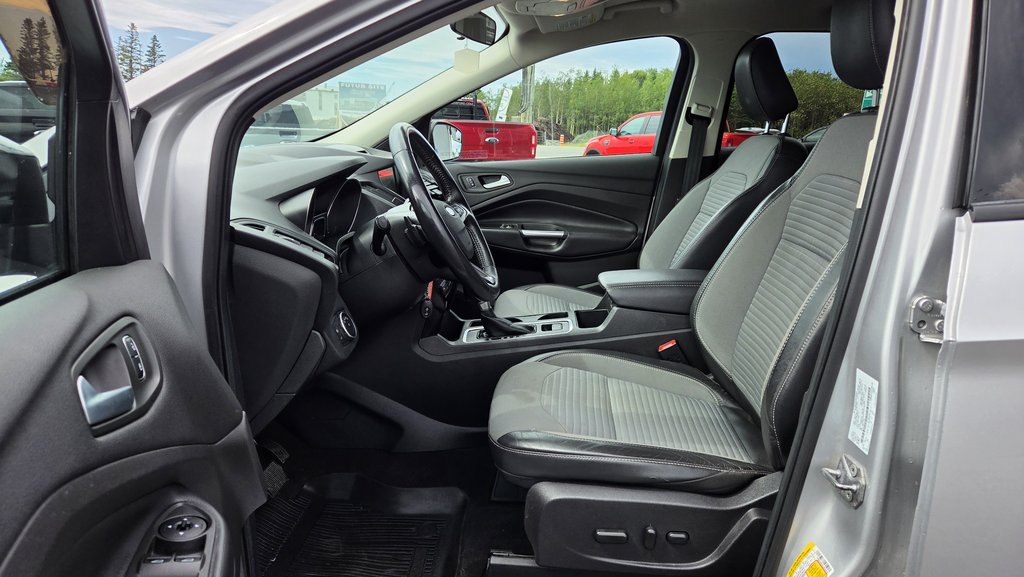 Ford Escape SE  AWD  ENSEMBLE DÉCOR NOIR 2018 à Matane, Québec - 13 - w1024h768px