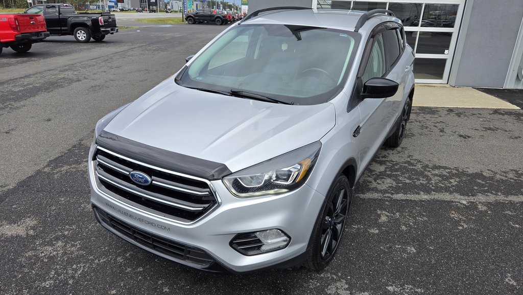 Ford Escape SE  AWD  ENSEMBLE DÉCOR NOIR 2018 à Matane, Québec - 12 - w1024h768px