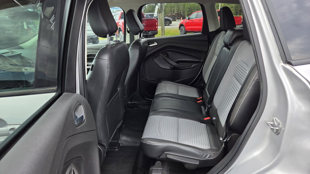 Ford Escape SE  AWD  ENSEMBLE DÉCOR NOIR 2018 à Matane, Québec - 20 - w1024h768px