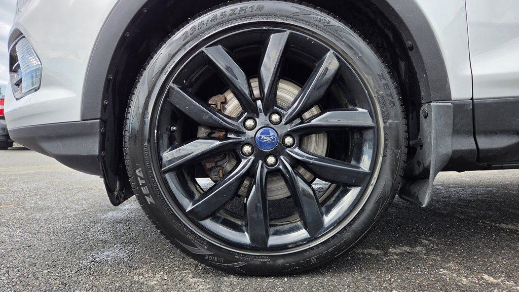 Ford Escape SE  AWD  ENSEMBLE DÉCOR NOIR 2018 à Matane, Québec - 11 - w1024h768px