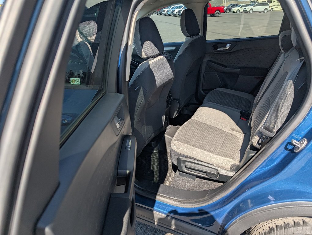 2020 Ford Escape SE in Matane, Quebec - 9 - w1024h768px