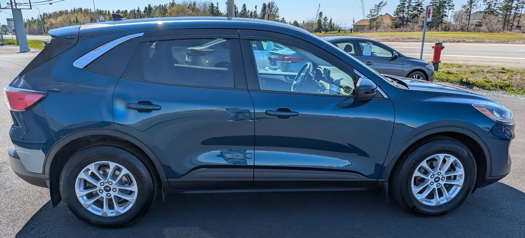 2020 Ford Escape SE in Matane, Quebec - 5 - w1024h768px