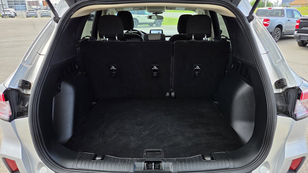 2020 Ford Escape SE in Matane, Quebec - 7 - w1024h768px