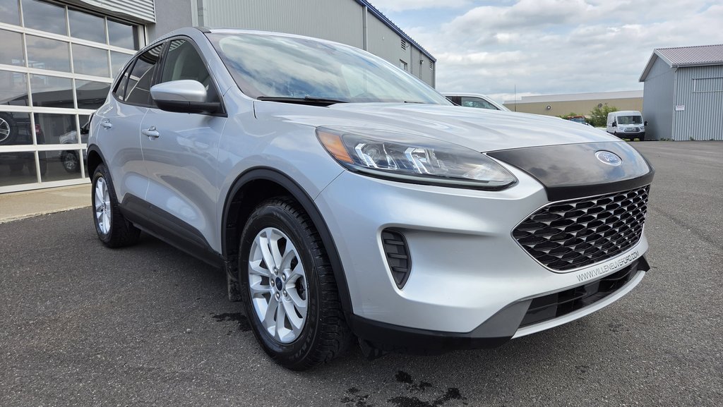 2020 Ford Escape SE in Matane, Quebec - 3 - w1024h768px