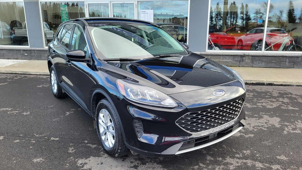 2021 Ford Escape SE in Matane, Quebec - 4 - w1024h768px