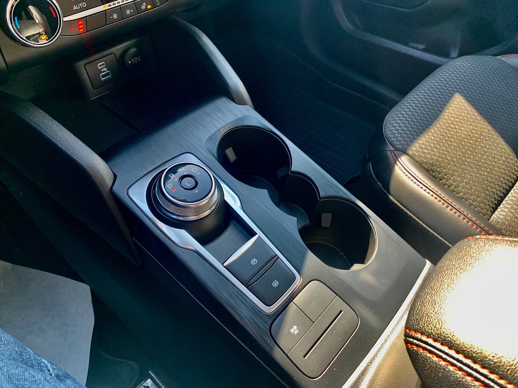 2023 Ford Escape ST-Line  HEV  AWD in Matane, Quebec - 14 - w1024h768px