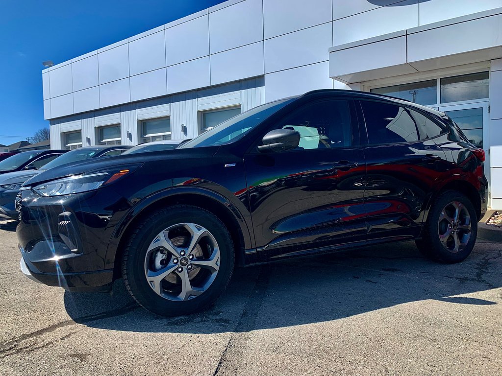 2023 Ford Escape ST-Line  HEV  AWD in Matane, Quebec - 5 - w1024h768px