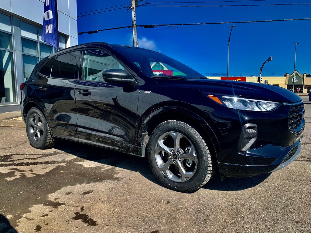 2023 Ford Escape ST-Line  HEV  AWD in Matane, Quebec - 3 - w1024h768px