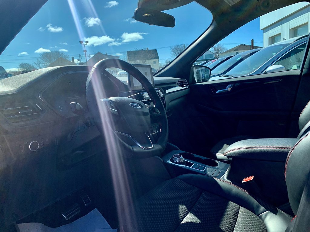 2023 Ford Escape ST-Line  HEV  AWD in Matane, Quebec - 11 - w1024h768px