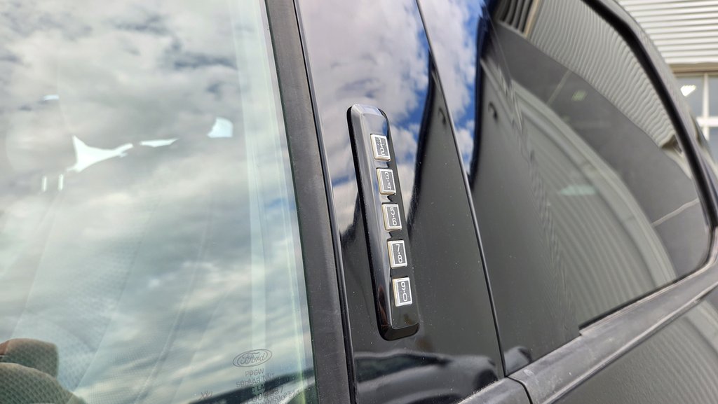 2017 Ford F-150 XLT 301A in Matane, Quebec - 8 - w1024h768px